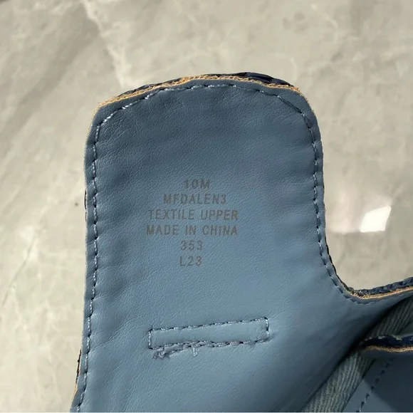 NWOT Women’s Marc Fisher Dalen Block Heel Slip On Denim Buckle Sandals Size 10 - Picture 12 of 13